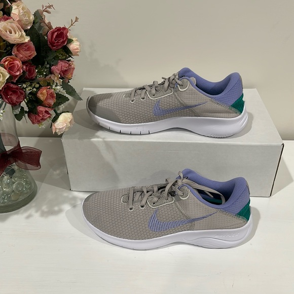 New Women’s Nike Flex Experience Run 11 Size 8 - Picture 3 of 9